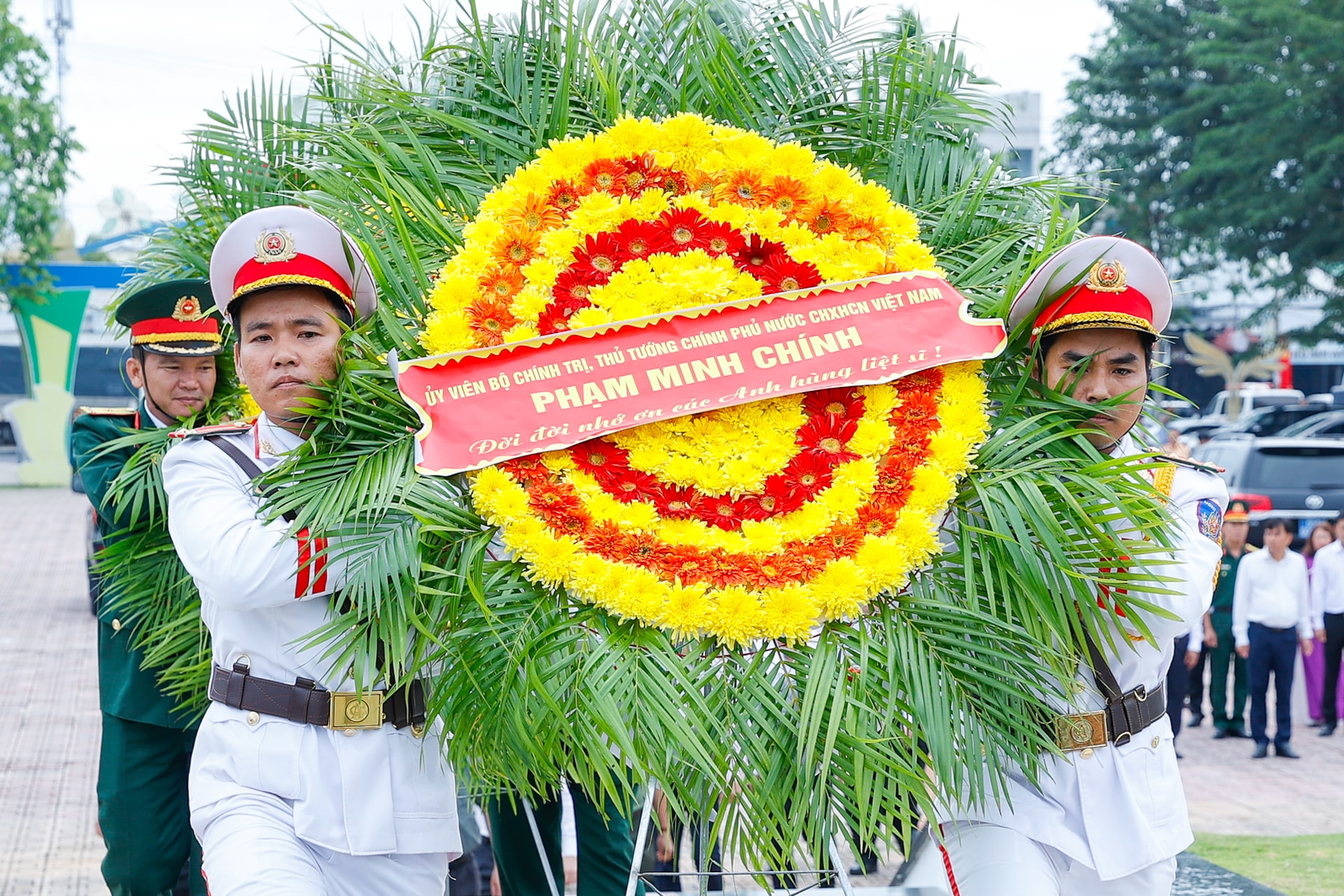 Thủ tướng dâng hương tại Khu di tích Chi bộ An Nam Cộng sản Đảng ở Cần Thơ- Ảnh 1.