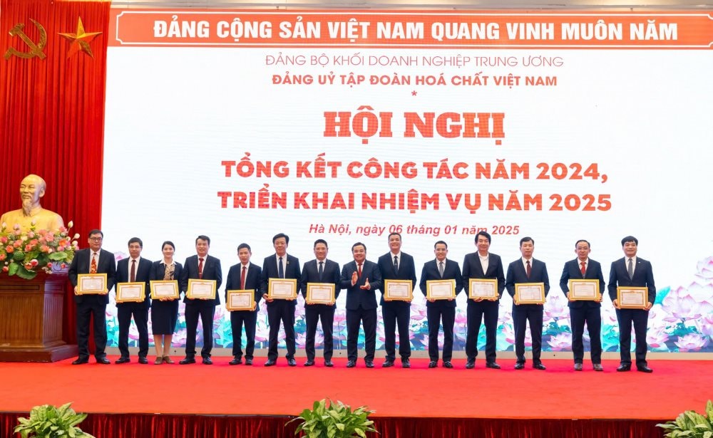 dang-uy-tap-doan-hoa-chat-viet-nam-nam-2025-quyet-tam-lap-thanh-tich-to-chuc-tot-dai-hoi-dang-bo_677b851dc7344.jpg