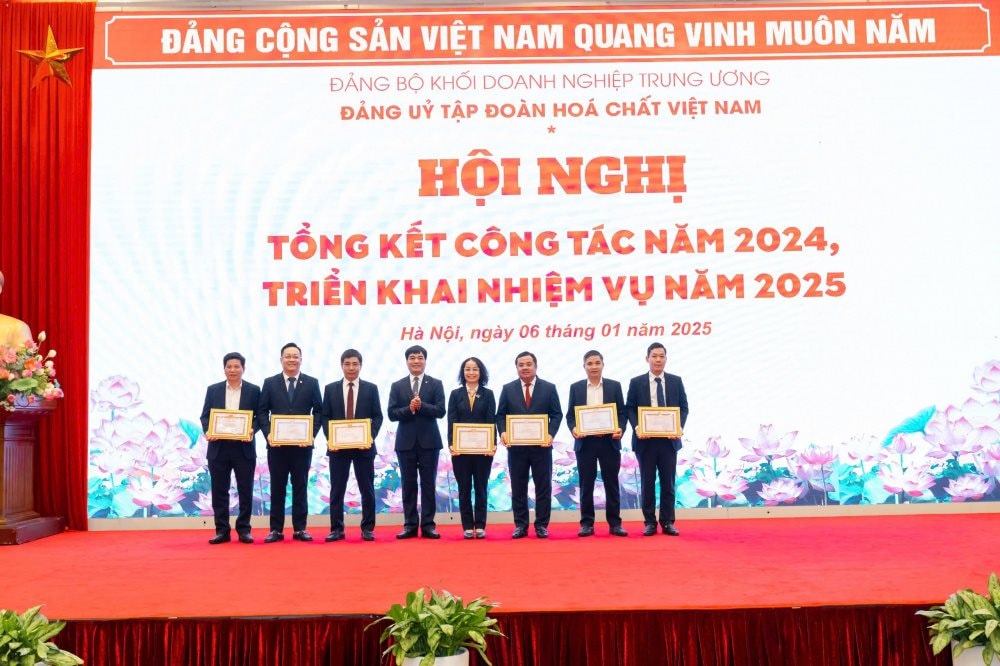 dang-uy-tap-doan-hoa-chat-viet-nam-nam-2025-quyet-tam-lap-thanh-tich-to-chuc-tot-dai-hoi-dang-bo_677b85262355d.jpg