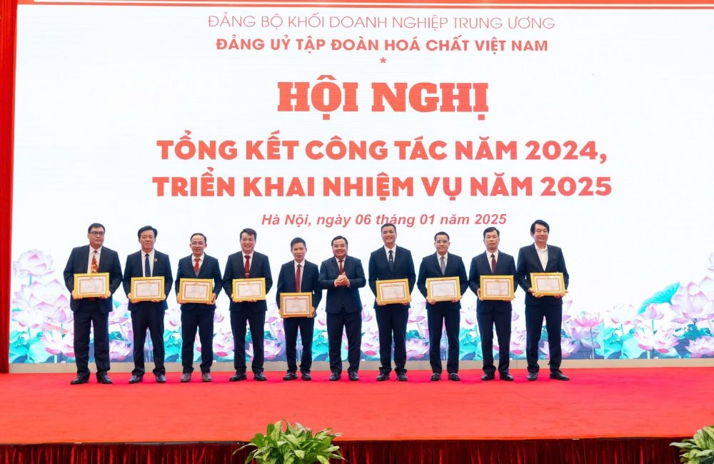 dang-uy-tap-doan-hoa-chat-viet-nam-nam-2025-quyet-tam-lap-thanh-tich-to-chuc-tot-dai-hoi-dang-bo_677b852ddb23d.jpg