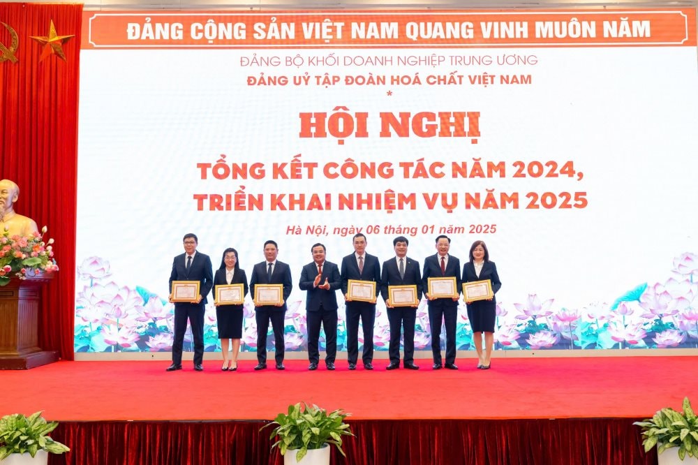 dang-uy-tap-doan-hoa-chat-viet-nam-nam-2025-quyet-tam-lap-thanh-tich-to-chuc-tot-dai-hoi-dang-bo_677b85366a8c2.jpg