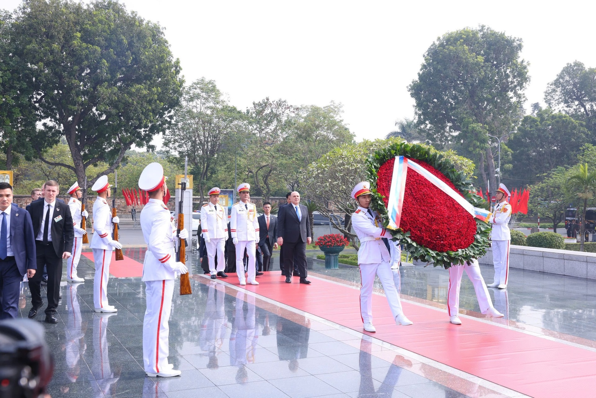 Thủ tướng Phạm Minh Chính chủ trì lễ đón Thủ tướng Liên bang Nga thăm chính thức Việt Nam- Ảnh 10.