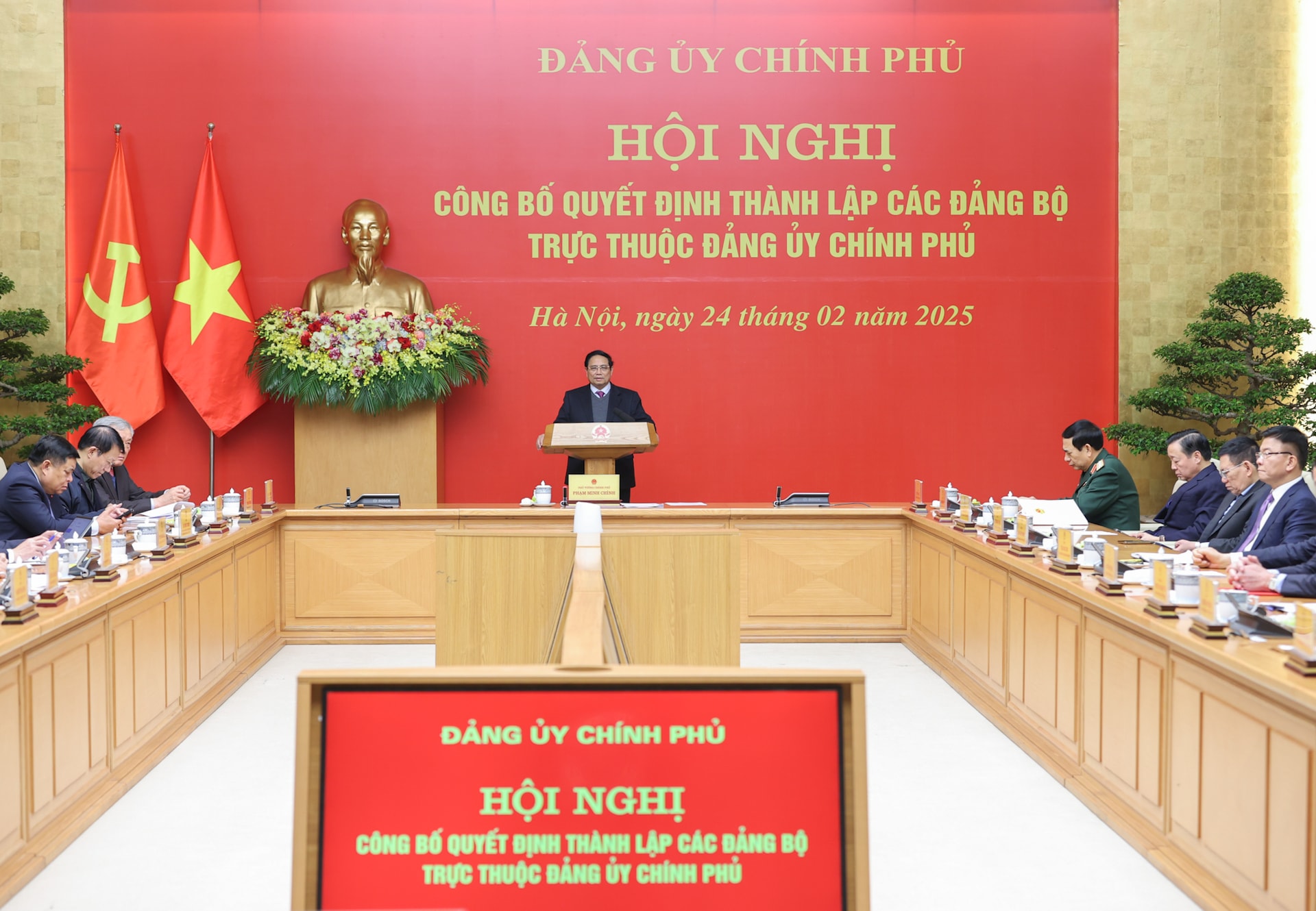 Thủ tướng trao Quyết định thành lập 15 đảng bộ trực thuộc Đảng uỷ Chính phủ- Ảnh 2.