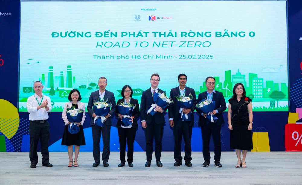 4-ban-to-chuc-trao-hoa-va-cam-on-dien-gia-tai-hoi-thao-tap-huan-duong-den-phat-thai-rong-bang-0..jpg