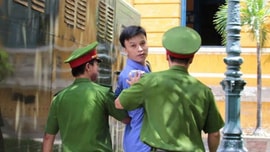 8 lần ra tòa vẫn chưa khép lại vụ "hiếp dâm trẻ em"