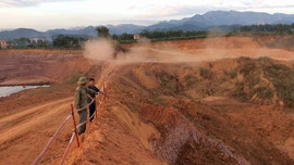 Vụ Cty gốm Đất Việt phá đường đào đất sét: Đổ lỗi do chính quyền quan liêu