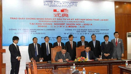 Trao GCN  đăng ký đầu tư dự án FDI đầu tiên của Nhật Bản vào KCN Nhơn Hội