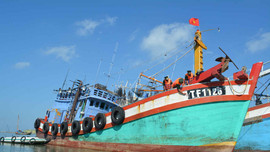 Đồn biên phòng Bến Đá phát hiện tàu cá khai thác hải sản trái phép tại vùng biển nước ngoài
