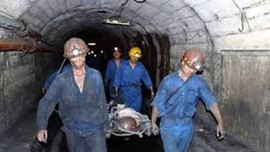 Công ty Than Dương Huy: Hai công nhân hầm lò bị vùi lấp