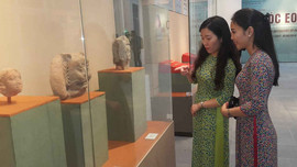 Không gian trưng bày cổ vật văn hóa Óc Eo tại Bảo tàng Điêu khắc Chăm