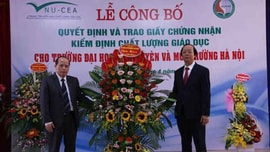 Công bố Quyết định và trao Giấy chứng nhận kiểm định chất lượng giáo dục cho Trường Đại học TN&MT Hà Nội