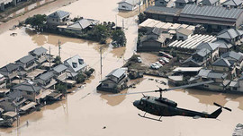 Sau cuộc đua tìm kiếm người sống sót sau lũ, Nhật Bản lại đối mặt với nắng nóng gay gắt