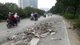 Hà Nội: Phổ biến tình trạng vật liệu rơi vãi trên Đại lộ Thăng Long