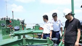 Báo động tình trạng buôn lậu xăng dầu trên biển Tây Nam