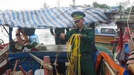 Nghệ An: Bắt hàng loạt tàu khai thác hải sản theo kiểu “tận diệt”