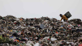 Indonesia: Nỗ lực ngăn chặn "thủy triều" nhựa gây ra nhiều ý kiến trái chiều