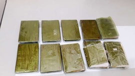 Lào Cai: Bắt 2 đối tượng vận chuyển 10 bánh heroin