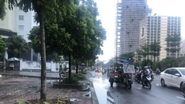 Người dân Kim Liên, Tân Mai, Mỹ Đình được hưởng chất lượng không khí tốt trong ngày Hà Nội trở mưa