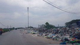 Bắc Ninh: Con đường rác dài hun hút cạnh KCN Yên Phong