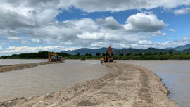 Ninh Thuận: Sông Dinh biến dạng vì khai thác cát sỏi