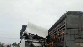 Quảng Trị: Hai xe tải đấu đầu, 4 người bị thương nặng