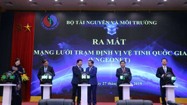 Phó Thủ tướng Trịnh Đình Dũng nhấn nút ra mắt Mạng lưới trạm định vị vệ tinh quốc gia