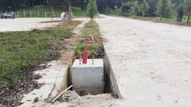 Thừa Thiên Huế: Chưa nghiệm thu, đường vào di tích gần 20 tỷ đồng đã nứt gãy