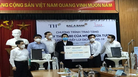 Doanh nghiệp tặng máy thở cho bệnh viện tại Nghệ An, chung tay đẩy lùi Covid-19