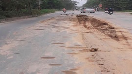 Hà Nội: Nhức nhối nạn rơi vãi bùn đất trên Đại lộ Thăng Long