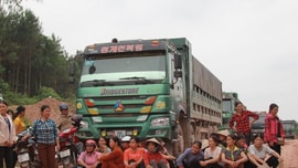 Lạng Sơn: Lo không nhận được tiền đền bù, người dân chặn xe thi công hồ chứa nước Bản Lải