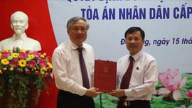 Chánh án Tòa án nhân dân tối cao trao quyết định bổ nhiệm nhân sự mới