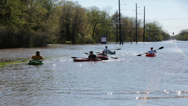 Mỹ: Lũ lụt ở Michigan khiến hàng ngàn người sơ tán, gây ngập nhà máy hóa chất
