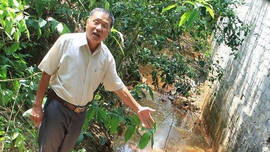 TP Thái Nguyên: Người dân hoang mang nghi dòng suối nhiễm hóa chất độc