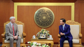 Bộ trưởng Trần Hồng Hà làm việc với Giám đốc Ngân hàng Phát triển châu Á  tại Việt Nam