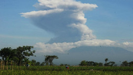 Indonesia: Cư dân cảnh giác cao độ do núi lửa Merapi phun tro bụi cao 6km
