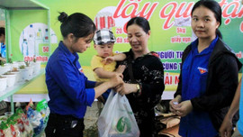Đà Nẵng: Độc đáo siêu thị "Đổi rác thải nhựa lấy quà tặng"