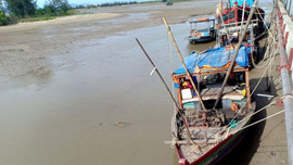 Hà Tĩnh: Tàu thuyền gặp khó khăn vì cảng bị bồi lấp
