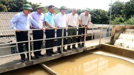 Phó Chủ tịch Quốc hội Phùng Quốc Hiển kiểm tra an toàn hồ đập và an ninh nguồn nước tại Lào Cai