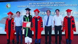 Trường Đại học TN&MT Hà Nội trao bằng tốt nghiệp hệ chính quy năm 2020