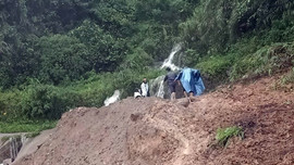 Lào Cai : Sạt lở đất khiến 2 người chết và mất tích