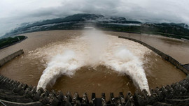 Trung Quốc: Mực nước tại đập Tam Hiệp gần đạt mức tối đa sau mưa lũ