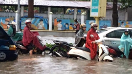 Thái Nguyên: Nhiều bất cập sau trận mưa lớn ngày đầu năm học mới