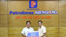Petrolimex Sài Gòn hỗ trợ bệnh nhân nghèo tỉnh Kiên Giang 100 triệu đồng