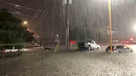 Mỹ: Bão Beta đổ bộ đất liền, gây mưa lớn và ngập lụt đường phố