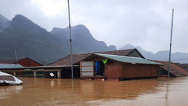Quảng Bình: Mưa lớn vẫn diễn ra, đã có hơn 12.000 ngôi nhà bị ngập trong nước