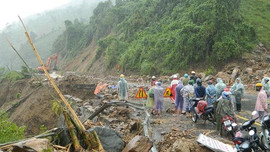 Khởi động kế hoạch ứng phó lũ lụt, kêu gọi viện trợ miền Trung