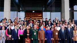 Chủ tịch Quốc hội Nguyễn Thị Kim Ngân gặp mặt Đoàn đại biểu dự Đại hội đại biểu toàn quốc các DTTS Việt Nam