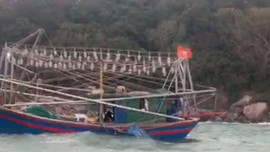 Cứu thành công ba thuyền viên tàu cá gặp nạn trên biển Quảng Ninh