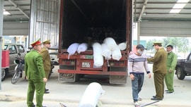 Thanh Hóa: Bắt giữ ô tô vận chuyển hơn 10 tấn hàng nghi nhập lậu