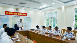 Phó Tư lệnh Cảnh sát biển kiểm tra công tác sẵn sàng chiến đấu và thăm, chúc Tết Hải đội 33 tại Côn Đảo